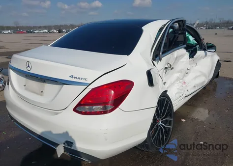 2018 Mercedes-Benz C 300 4Matic z USA, uszkodzony, nr VIN WDDWF4KB3JR324092